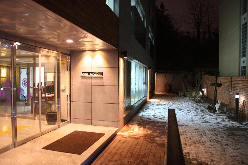 Хостел Phil House Guri Экстерьер фото