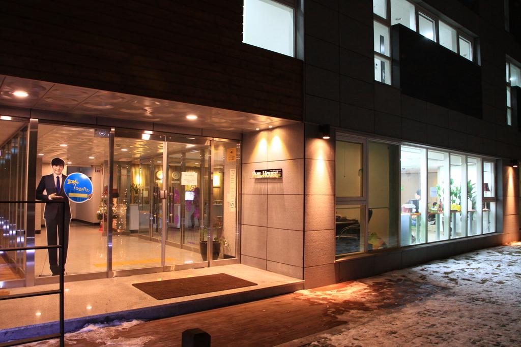 Хостел Phil House Guri Экстерьер фото